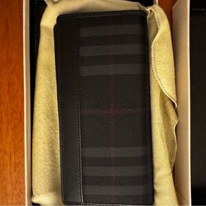 Brand NEW Burberry wallet